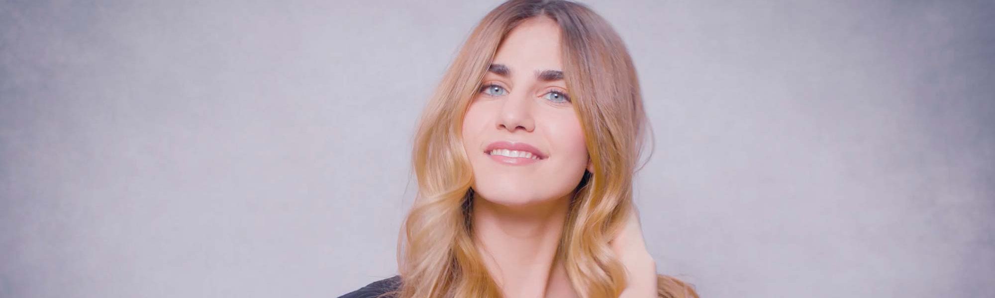 Aprender cómo hacerte unas mechas en casa es muy sencillo con Colorista Effects de L’Oréal Paris.