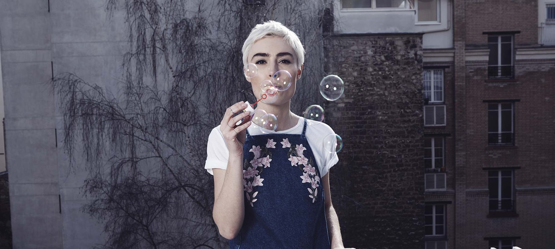 Perfecciona tu corte de pelo pixie con los productos de fijación y cuidado del cabello de L’Oréal Paris. 