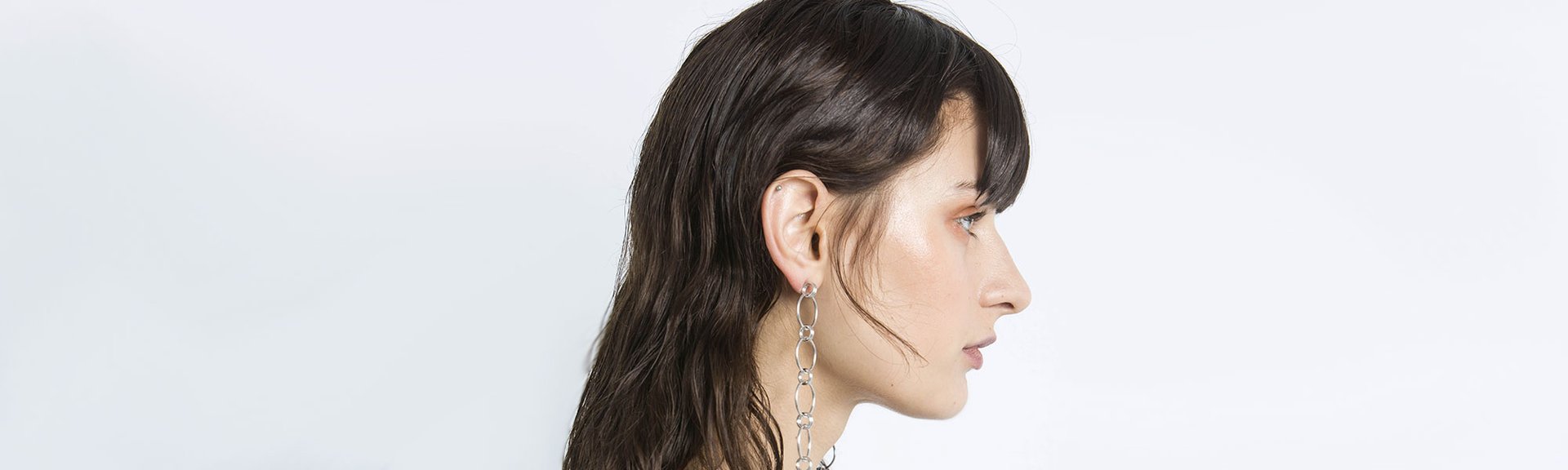 Elige el corte de pelo otoño-invierno 2021 que más te guste y sublímalo con los productos de fijación de L’Oréal Paris.