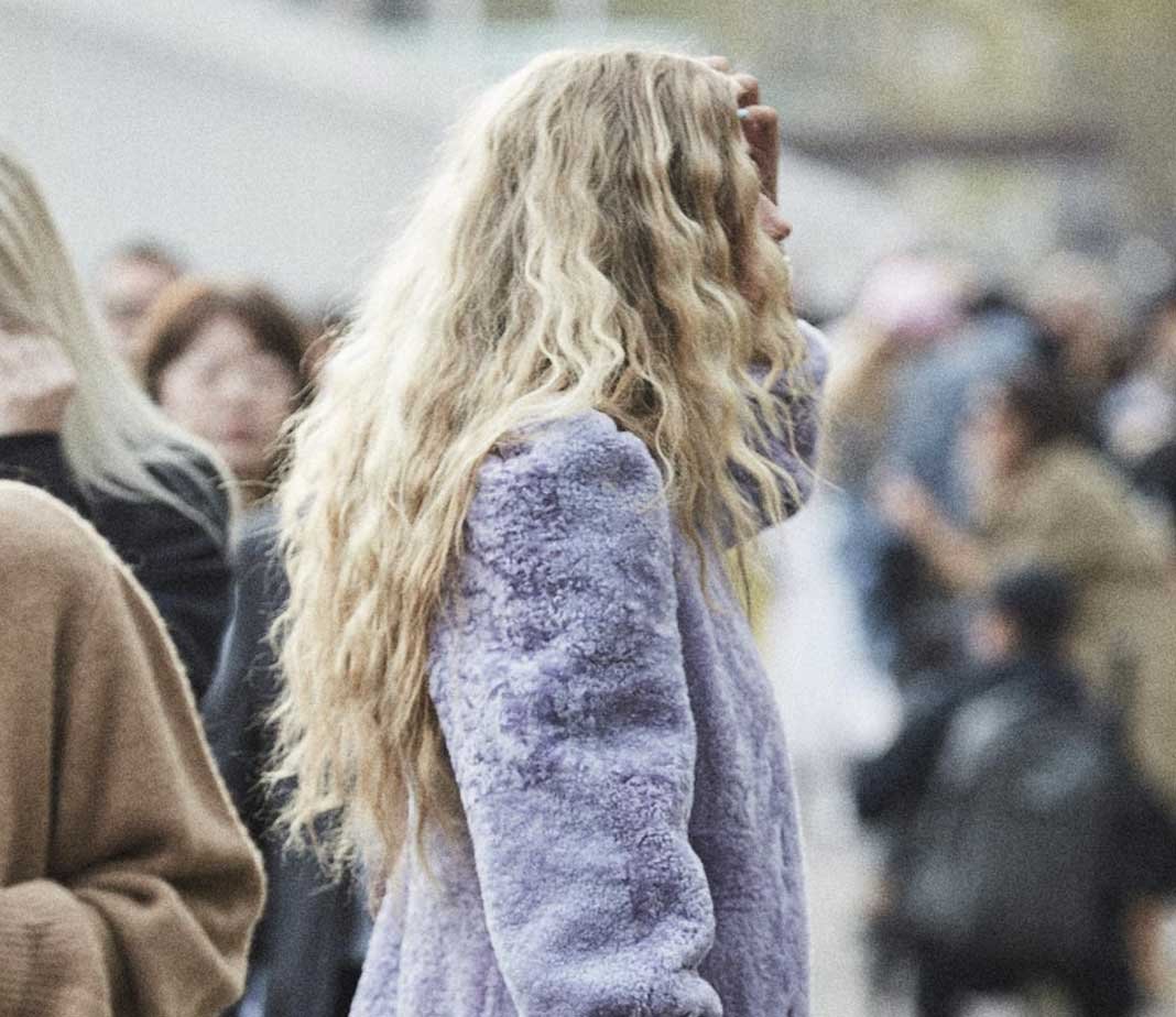 Lleva tus cortes de pelo rizado al siguiente nivel con los productos de fijación de L’Oréal Paris. 