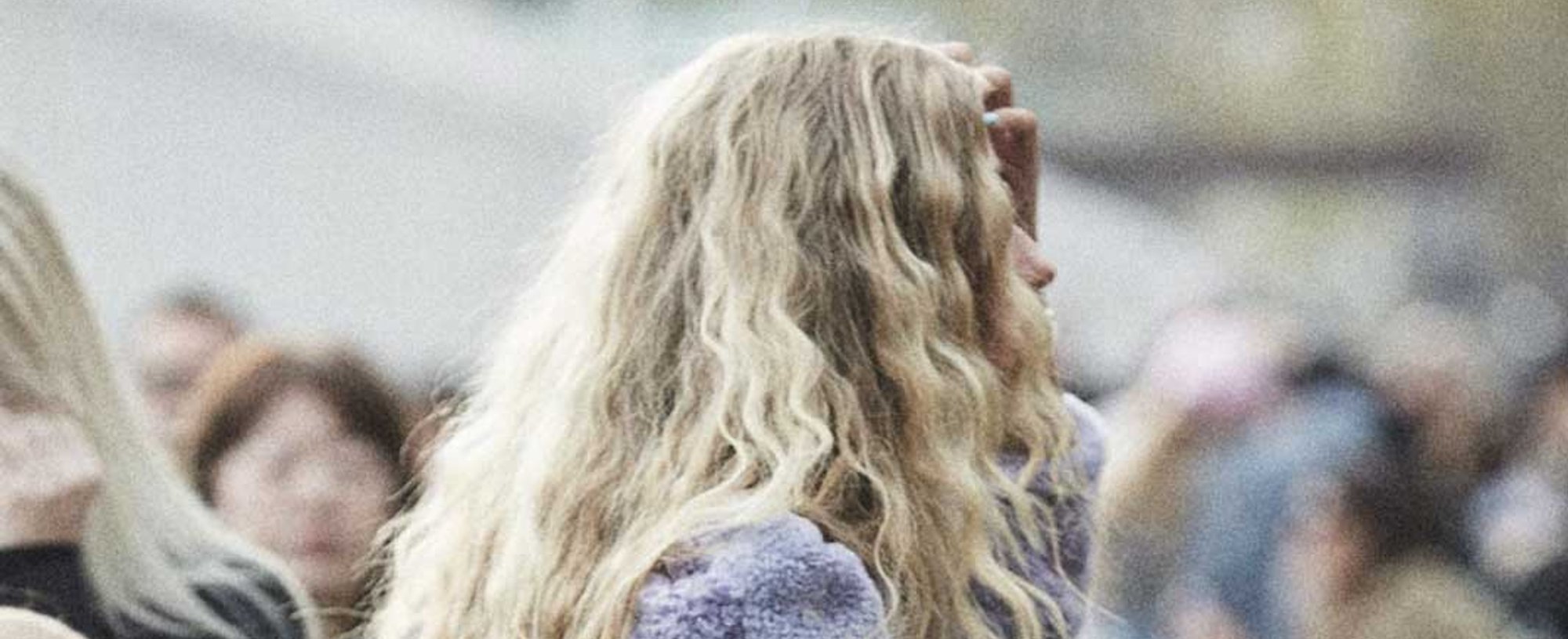 Lleva tus cortes de pelo rizado al siguiente nivel con los productos de fijación de L’Oréal Paris.
