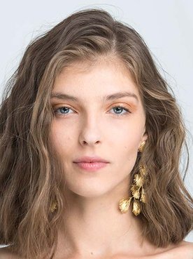 Dale otra vuelta de tuerca a los cortes de pelo del verano 2021 con los productos de fijación de L’Oréal Paris. ¡El Aceite Extraordinario Universal no puede faltar!