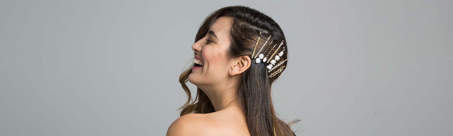 Consigue unos peinados para bodas espectaculares con la ayuda de los productos de fijación de L’Oréal Paris. ¡No dejes que la Laca Elnett se escape de tu lado!