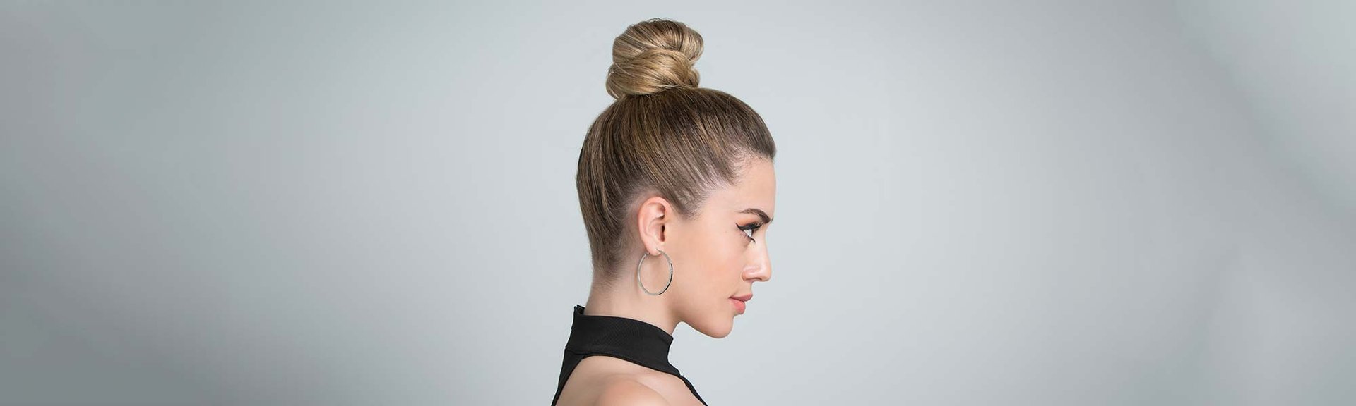 ¿Necesitas ideas de peinados para el calor que te ayuden a sobrellevar las altas temperaturas? Pues con la ayuda de los productos de fijación de L’Oréal Paris no tendrás problemas para recrearlos.