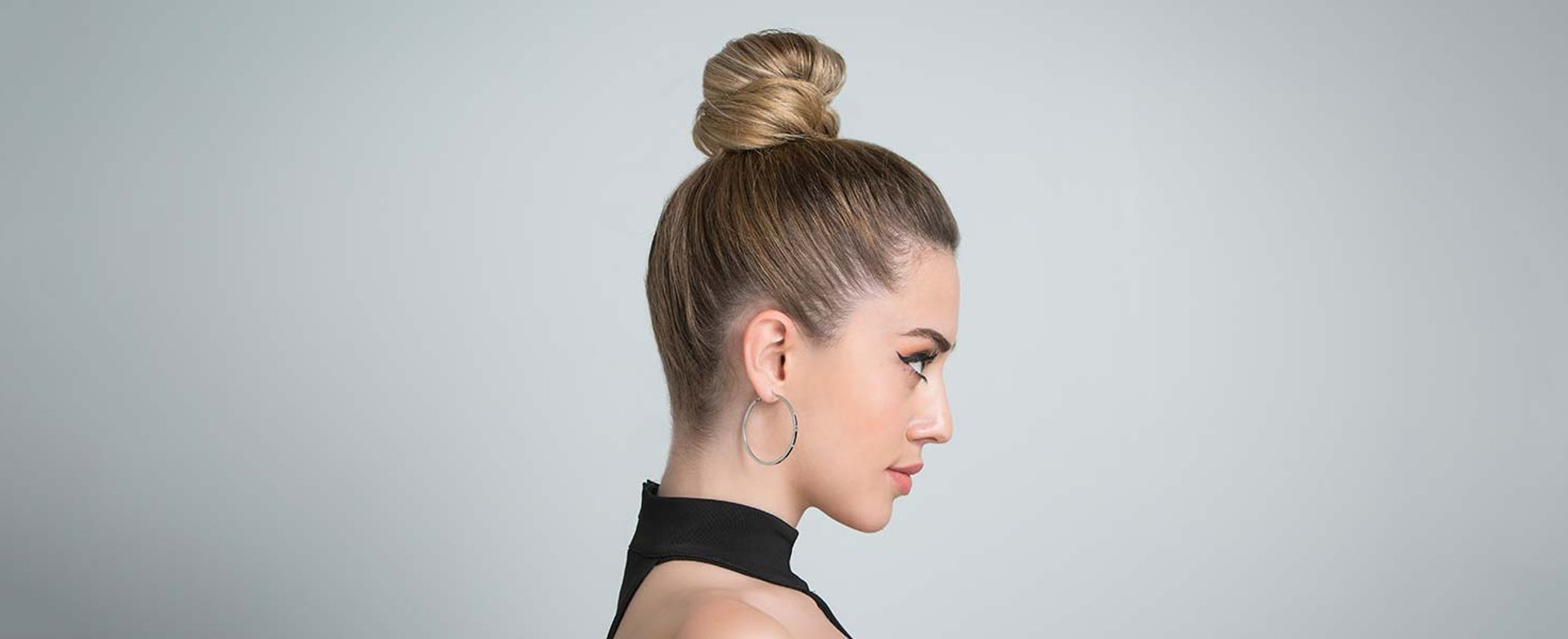 ¿Necesitas ideas de peinados para el calor que te ayuden a sobrellevar las altas temperaturas? Pues con la ayuda de los productos de fijación de L’Oréal Paris no tendrás problemas para recrearlos.