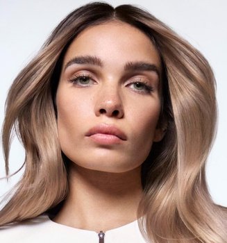 Los mejores trucos para peinar el flequillo largo de forma profesional | L'Oréal Paris
