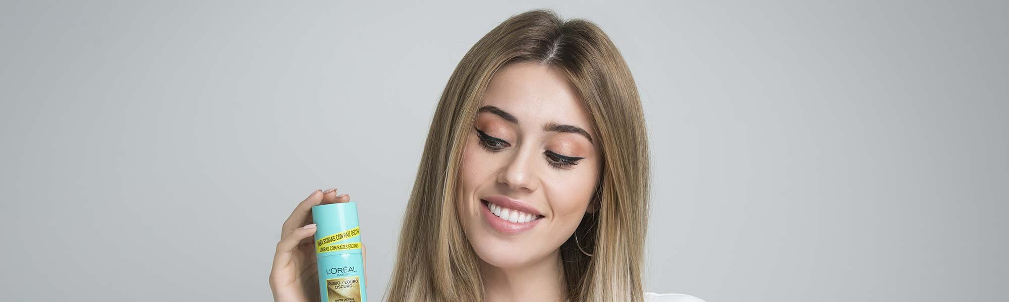 Aprende a teñir las raíces oscuras con puntas claras usando los productos de Magic Retouch o Casting Crème Gloss de L’Oréal Paris