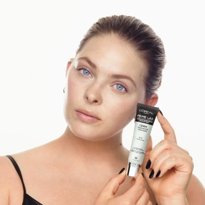20223006 Digital Primelabus Redness Eraser Product In Hand ATF06 Na Dmi Image Na No Cta